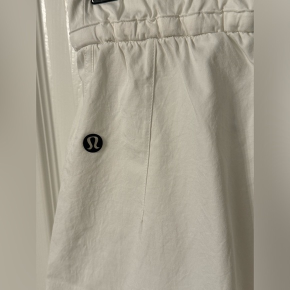 Lululemon Cinchable Waist High-Rise Woven Shorts 3.5” - Picture 4 of 7